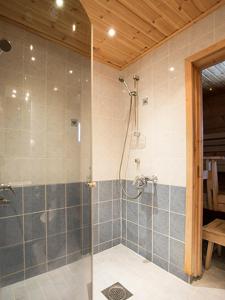 a bathroom with a shower with a glass door at Kelkkakoivu in Jämsä +17 photos