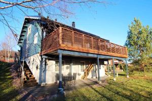 a small house with a deck and a staircase at Kelkkakoivu in Jämsä