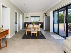 a kitchen and dining room with a table and chairs at The French River Chalets in Kalgan