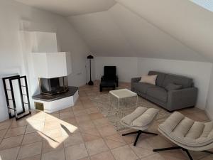 a living room with a couch and a tv at Wertschätzer III - Paulinenstr in Detmold