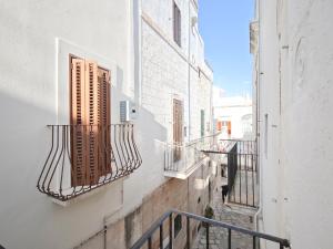 an alley with stairs and windows on a building at Azzurro A Mare in Polignano a Mare