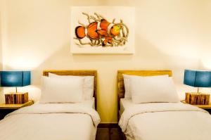 Blue Marlin Dive Resort Trawangan客房内的一张或多张床位