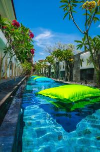 Blue Marlin Dive Resort Trawangan内部或周边的泳池