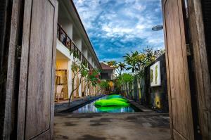 Blue Marlin Dive Resort Trawangan内部或周边的泳池