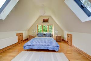 a bedroom with a bed in a attic at 1 Bed in Bergh Apton oc-1387 in Thurton