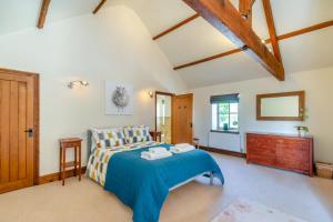 a bedroom with a bed with a blue bedspread at 2 Bed in Thwing oc-t29012 in Thwing +14 photos