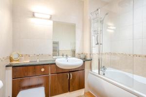 a bathroom with a sink and a toilet and a tub at 2 Bed in Whitby oc-h31801 in Whitby +24 photos