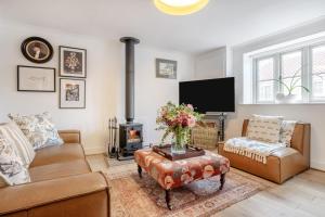 a living room with a couch and a fireplace at 2 Bed in Helmsley oc-p36613 in Helmsley