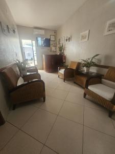 a waiting room with couches and a table at Romeu in Quarteira