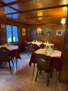 a restaurant with tables and chairs in a room at Hotel Maien in Todtmoos