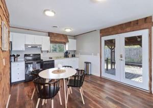 a kitchen and dining room with a table and chairs at Pawnee Duplex in Chattanooga Unit 1 in Chattanooga +15 photos