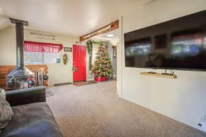 a living room with a couch and a christmas tree at Gonzalez Cabin in Running Springs