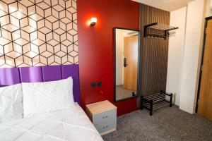 a bedroom with a bed and a mirror at Roza Hotel in Enfield