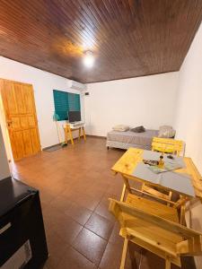 a room with a bed and a table and a desk at Posada KUARAHY in Puerto Iguazú