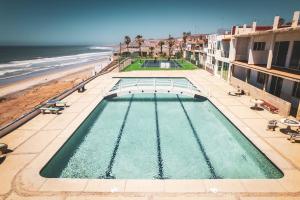 an overhead view of a swimming pool next to the beach at Baja Beach House Pools, Beaches & Ocean View in San Antonio del Mar