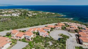 an aerial view of a residential estate next to the ocean at villetta giulia fronte mare in Stintino