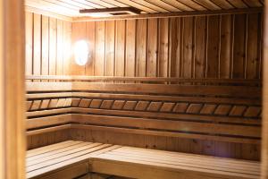 a wooden sauna with a wood paneled wall at Kamienica Parkowa in Dąbki