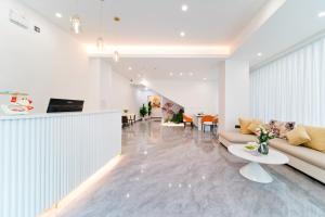 a living room with a couch and a table at Yangshuo YeQi Hotel in Yangshuo
