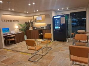 a lobby of a hotel with chairs and a vending machine at 그랑메종 바오밥 호텔 in Gwangju
