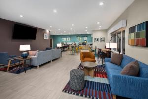 a waiting room with couches and chairs and tables at Garner Hotel Lincoln North by IHG in Lincoln
