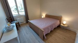 a small bedroom with a bed and a window at Gîte 6 pers jardin clos proche plage et lac Cantal in Lacapelle-Viescamp