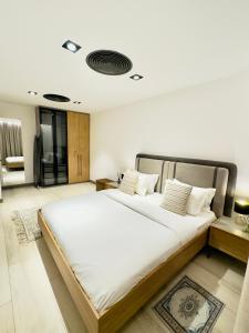 a bedroom with a large bed in a room at Elite Luxury Suites at The Diamond in City in Cantonments +74 photos