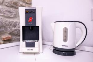 a coffee maker and a blender on a counter at Hortensia House in Cefalù