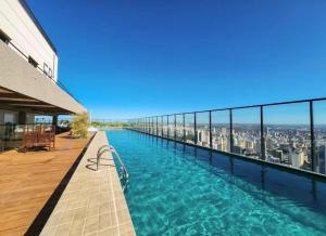 a swimming pool on the roof of a building with a view at Royal ID Setor Oeste in Goiânia