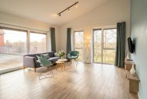 a living room with a couch and chairs at Steverbett Hotel in Lüdinghausen