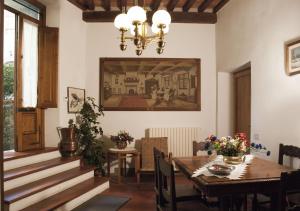 a dining room with a table and a painting on the wall at Anacleto via Castello 48 in Collodi
