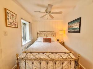 a bedroom with a bed with a ceiling fan at Cozy Manhattan View Suite in West New York