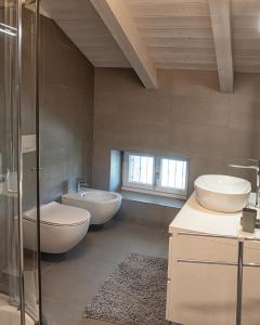 a bathroom with two sinks and two toilets at Da Franca in Riva del Garda