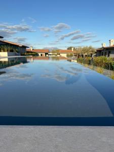 a large pool of water in a yard at Bungalow Ville d'Oro in Desenzano del Garda