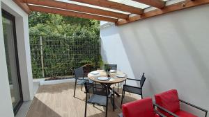 a patio with a table and chairs on a balcony at Furnas Springs in Furnas