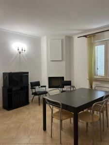 a living room with a black table and chairs at B&B Azzurra in Pescara