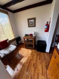a room with a table and a chair in a room at Lodge Ruta 71 in Trevelín