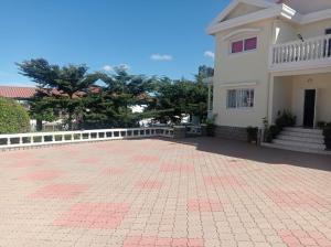 a white house with a brick driveway at Résidence Mialy in Manankasina