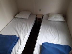 two twin beds in a small room at Camping 3 étoiles - ccbfgdc in Neuvic