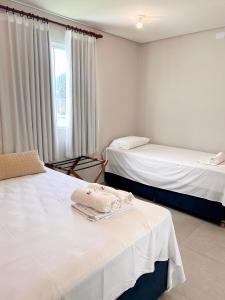 a room with two beds and a window at Môzzi Barra Grande in Barra Grande +43 photos