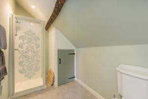 a bathroom with a toilet and a hallway at 1 Bed in Taunton oc-bartc in West Monkton +6 photos