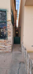 a doorway to a building with a green door at Depto 2 Planta alta, tranquilo in Zaragoza