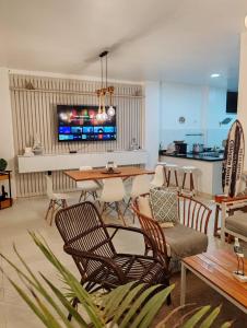 a living room with a table and chairs at Casa Chincha in San Pablo