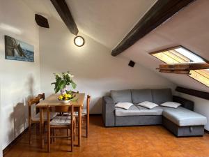 a living room with a couch and a table at Tino Brezza di Mare in Deiva Marina