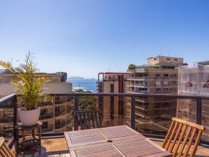 a balcony with a table and chairs on a balcony at B&B HOTEL Rio Copacabana Forte in Rio de Janeiro