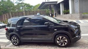 a black car parked in front of a building at Wallace in São Paulo