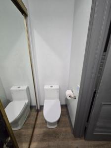 a bathroom with a toilet and a bidet at Urban Treehouse in Dallas +16 photos