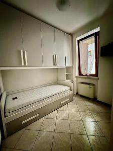 a small bedroom with a bed and a window at Volpes home in Desenzano del Garda