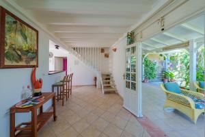 a living room with a table and chairs at Villa Providencia jacuzzi 1 min plage Le Diamant in Le Diamant +9 photos