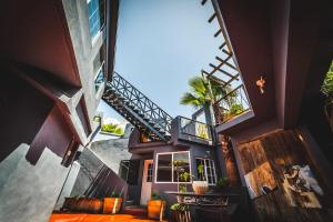 a house with a balcony with a table and chairs at Stylish Apartment Upscale Chapultepec District in Tijuana
