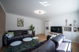 a living room with a couch and a table at Helles Apartment in bester Lage in Landshut